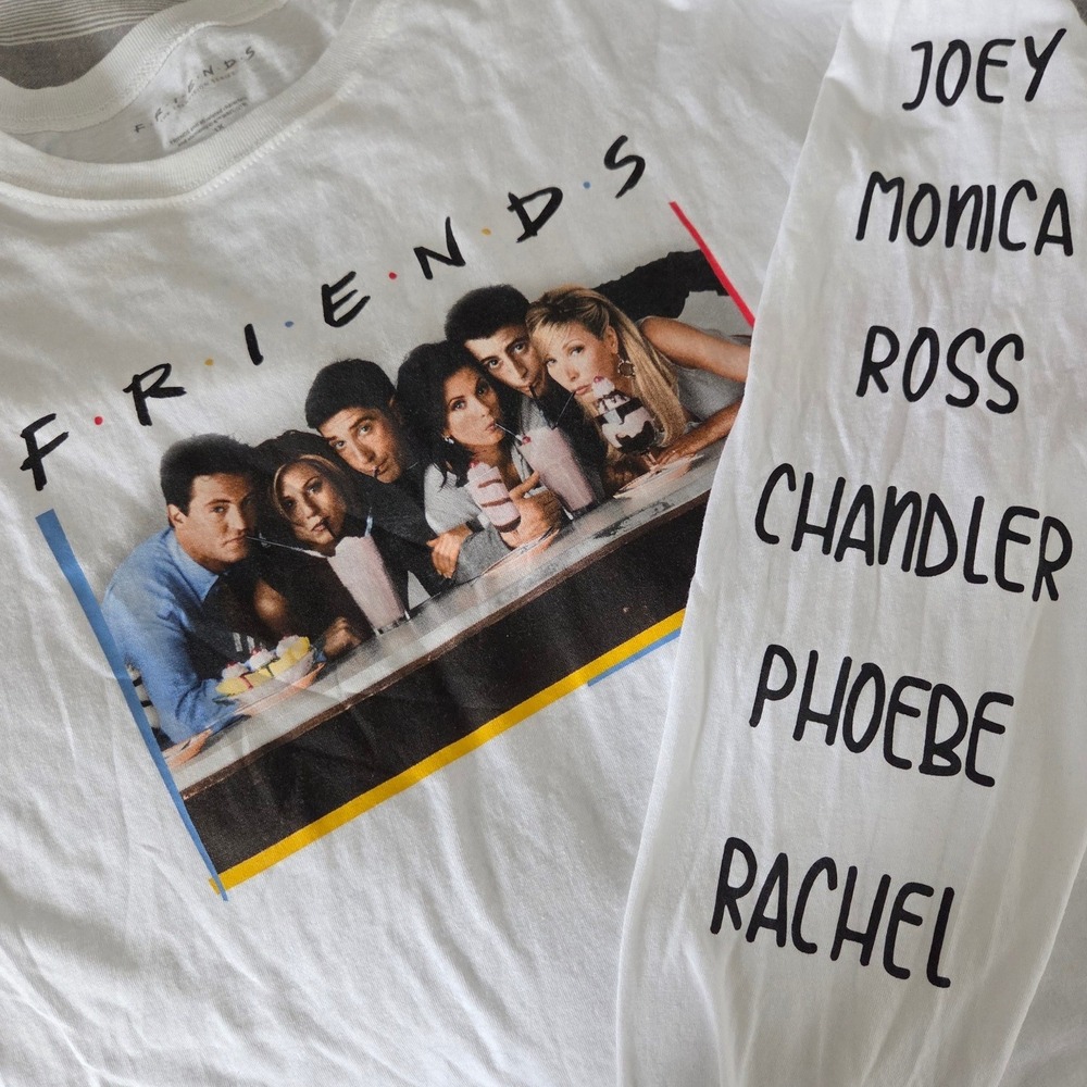 Friends TV Series White Long Sleeve Full Cast Graphic Crop T Shirt Womens Sz 1X‎